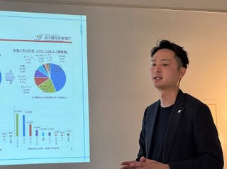 グローバル人材の未来を拓く！セミナー講師を務めました🤝✨

こんにちは！AtomsWorldの佐野です。

先日、尼崎創業支援オフィスアビーズにて、グループ会社のBridgeBondがセミナー講師を務めました。

テーマは「グローバル人材の採用から定着まで 〜自社の組織哲学を深める〜」。

単に採用するだけでなく、なぜ教えているのに伝わらないのか、自社で活躍する人材像をどう明確にするかなど、組織の根幹に関わる視点からお話しさせていただきました。🗣️
多様なバックグラウンドを持つ方々と共に成長し、選ばれる場所であり続けるために。

今回のセミナーが、地域の皆様の新しい一歩や、より良い組織づくりのヒントになれば幸いです！

ご参加いただいた皆様、ありがとうございました！🤝📸✨
企業情報はプロフィールURLより 👉 atomsworld.co.jp
弊社ZEB社屋の見学をご希望の方は是非コメント欄へご連絡ください！💬

#AtomsWorld #BridgeBond #セミナー #グローバル人材 #尼崎