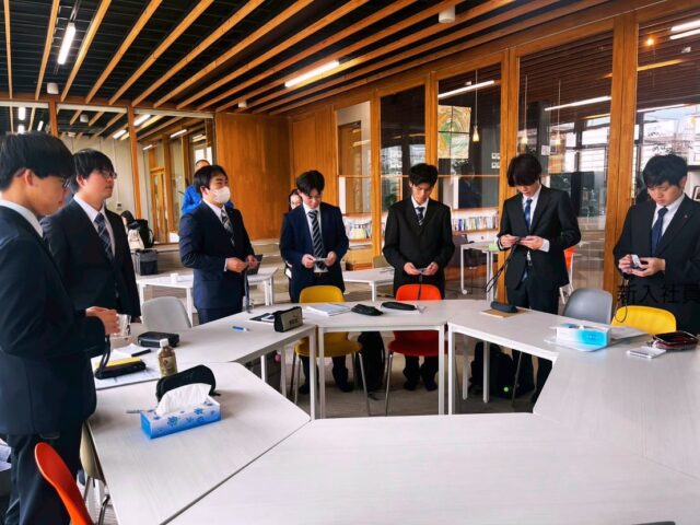 AtomsWorld「ヒト」ソリューション室について学習🤖

こんにちは！AtomsWorldのもっちーです。

本日の新入社員研修では、「ヒト」ソリューション室の取り組みについて学びました📖

「ヒト」ソリューション室が人事面や広報面でどのように従業員や組織を支えているか、そしてZEBの仕組みについても詳しく知ることができました📊

人や組織を支える仕組みを学び、自分の役割もより明確に意識でき、仕事への意欲が一層わいてきました✨

今回得た気づきを大切に、日々の積み重ねを通して、一歩ずつ成長していきます！

企業情報はプロフィールURLより 👉 atomsworld.co.jp
弊社ZEB社屋の見学をご希望の方は、ぜひコメント欄へご連絡ください！💬

#AtomsWorld #新入社員研修 #人事 #広報 #ZEB