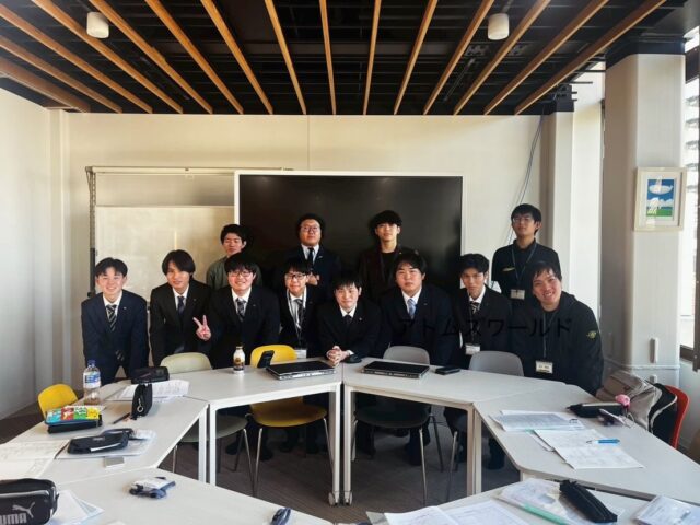 グループ会社 SpaceGrabについて学習🤖

こんにちは！AtomsWorldのもっちーです。

本日の新入社員研修は、グループ会社であるSpaceGrabについて学びました📖

事業概要の説明を受けた後、実際にロボット操作やデータ処理といった業務の一部を体験し、技術の仕組みや現場での活用イメージを具体的に掴むことができました🤖📊

また、今回の経験を通して、グループ会社の仕事だけでなく、それぞれの会社がどのように連携して価値を生み出しているのか、その仕組みについても理解を深めることができました🏢

私自身も今回の学習で得た気づきや学びを日々の業務にしっかりと活かしながら、さらに成長していけるよう取り組んでいきます！💪✨

企業情報はプロフィールURLより 👉 atomsworld.co.jp
弊社ZEB社屋の見学をご希望の方は、ぜひコメント欄へご連絡ください！💬

#AtomsWorld #SpaceGrab #点群データ #ロボット #ドローン