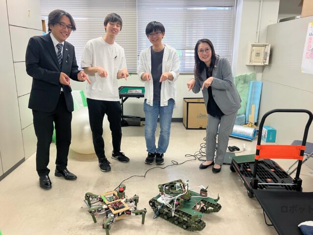 神戸大学ロボット研究会「六甲おろし」へ訪問！🤖

こんにちは！AtomsWorldの佐野です。

本日は、神戸大学のロボット研究会「六甲おろし」さんへ伺いました！

お忙しい中、温かく迎えてくださり、丁寧に対応してくれたWさんとHさん、本当にありがとうございました！✨

最先端の技術やロボット開発に情熱を注ぐ学生の皆さんと直接お話しすることができ、たくさんの刺激とエネルギーをいただきました。
これからの未来を担う若い力が、どのように新しい価値を生み出していくのか、今からとてもワクワクしています。

今回の素敵な出会いを大切に、これからも未来の技術者育成や、地域・教育の現場との連携を深めてまいります！🤝

企業情報はプロフィールURLより 👉 atomsworld.co.jp
弊社ZEB社屋の見学をご希望の方は是非コメント欄へご連絡ください！

#AtomsWorld #SpaceGrab #神戸大学 #ロボット研究会 #六甲おろし