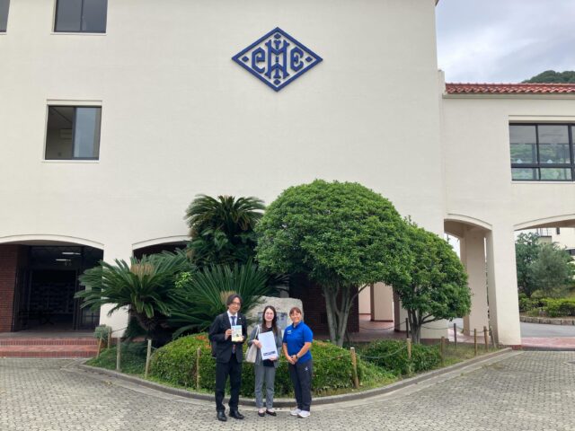 啓明学院中学校・高等学校へ行ってきました！🌱

こんにちは！AtomsWorldの佐野です。

昨日、神戸にある啓明学院中学校・高等学校へお伺いしてきました！

写真は先生とパチリ。📸✨

校内ですれ違う生徒さんたちが、みんなとてもさわやかに挨拶をしてくださり、学校全体の素晴らしい活気を感じました。

今回の訪問の詳しい内容については、また改めてお伝えいたしますね。ぜひ続報をご覧いただけると嬉しいです😊

企業情報はプロフィールURLより 👉 atomsworld.co.jp

弊社ZEB社屋の見学をご希望の方は是非コメント欄へご連絡ください！

#AtomsWorld #啓明学院 #教育 #学校訪問 #地域交流
