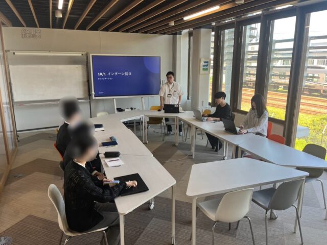 📚今日からHAL大阪・大阪国際工科専門職大学のインターンシップが始まりました！✨

こんにちは！AtomsWorldのもっちーです。

本日より、HAL大阪から3名、大阪国際工科専門職大学から1名の学生さんが、グループ会社の株式会社SpaceGrabのインターンシップに参加しています😊

HAL大阪の皆さんは1か月間、大阪国際工科専門職大学の学生さんは1か月半、インターンシップを通じて、さまざまなことを学んでいただく予定です！

実際の仕事や会社の事業について知っていただきながら、学校での学びとはまた違った経験をしていただける期間になればうれしいです✨

今後もインターンシップの様子をご紹介していきますので、楽しみにしていただけるとうれしいです😊

企業情報はプロフィールのURLから👉 atomsworld.co.jp
弊社ZEB社屋の見学をご希望の方は、ぜひコメント欄からご連絡ください！

#AtomsWorld #SpaceGrab #HAL大阪 #大阪国際工科専門職大学 #インターンシップ