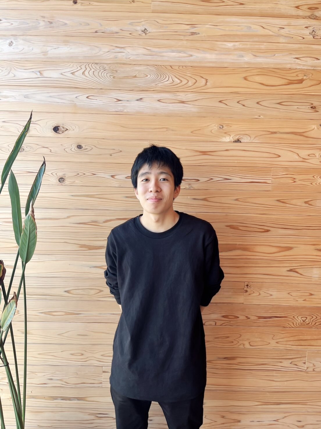 🔸インターンシップ生インタビュー Vol.3🔸

こんにちは！AtomsWorldのもっちーです。

今回は、10月1日からグループ会社の株式会社SpaceGrabのインターンシップに参加しているNくんに、お話を伺いました😊

🤖現在、インターンシップで取り組んでいること
→四足歩行ロボット「Spot」の魅力をより伝えられる新しい機能を考えるため、ロボットの技術やほかのロボットの活用事例について調べています💻✨

🤖インターンシップに参加して約3週間で学んだこと
→チームで一つのものを考える中で、メンバー同士で認識を合わせながら方向性をそろえていく難しさと、その大切さを学んでいます！

🤖今後、挑戦したいこと
→ロボットに関する技術や知識をさらに身につけていきたいです！
また、今回の経験を通じて、チームで1つのものをつくり上げる大切さについても学んでいきたいです！

「Spot」をより魅力的に感じてもらえるよう、新しい機能をチームで協力して考えているNくん😊

約1か月のインターンシップも残りわずかですが、メンバーと意見を交わしながら、これまで取り組んできたことを一つの成果につなげてもらえたらと思います✨

Nくん、インタビューに答えてくれてありがとうございました！

今回のSpaceGrabのインターンシップに参加している学生へのインタビューも、いよいよ次回が最終回です！

どんなインターンシップ生が登場するのか、ぜひお楽しみに👋✨

企業情報はプロフィールのURLから👉 atomsworld.co.jp
弊社ZEB社屋の見学をご希望の方は、ぜひコメント欄からご連絡ください！

#AtomsWorld #SpaceGrab #インターンシップ #ロボット #Spot